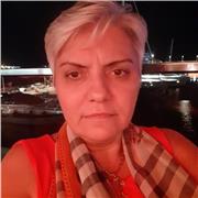 Je suis Professeur de français. Contactez moi en cas besoin. 15-25€ par heure. 
Merci et courage